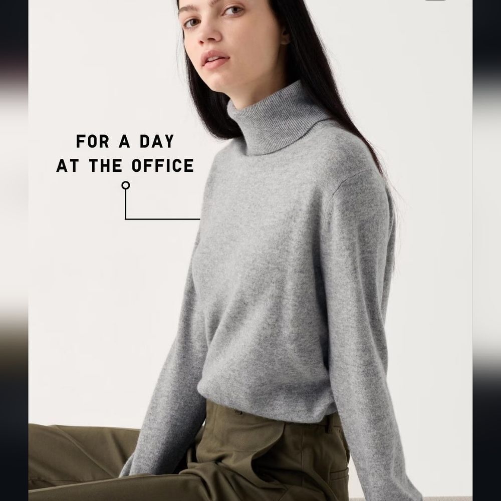 Uniqlo Light Gray Oversized Turtleneck Sweater 💯 Wool S